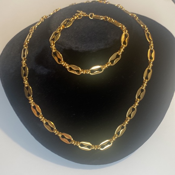 New 2pc. 24K Gold Plated Trendy Punk Chain Necklace and Bracelet set. - Picture 4 of 8